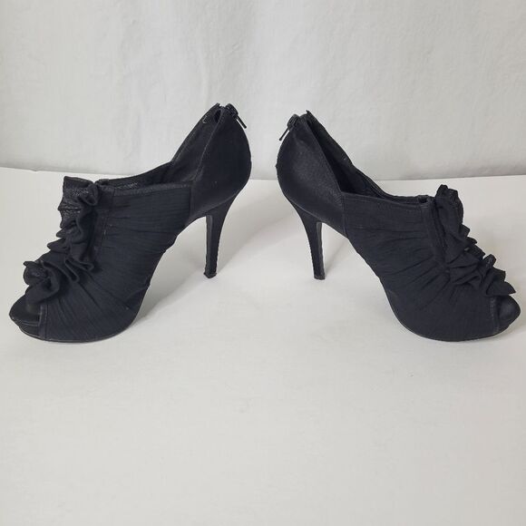 Jacqueline Ferrar Black Ruffle Zipper Back Stiletto Heels Size 7.5M - Picture 4 of 11